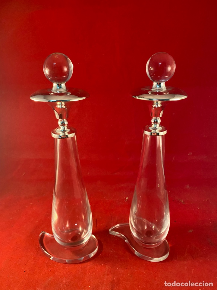 Segunda mano: Pareja de botellas de cristal con tapa de plata - Foto 1
