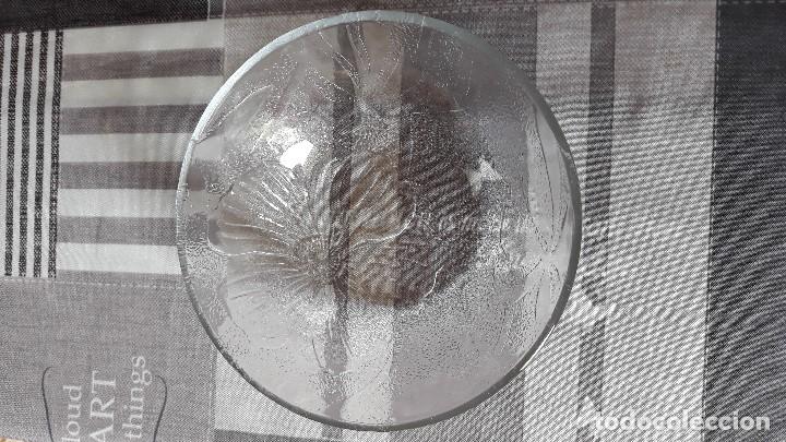 Segunda mano: Cuenco de cristal con grabado de flor - Foto 4