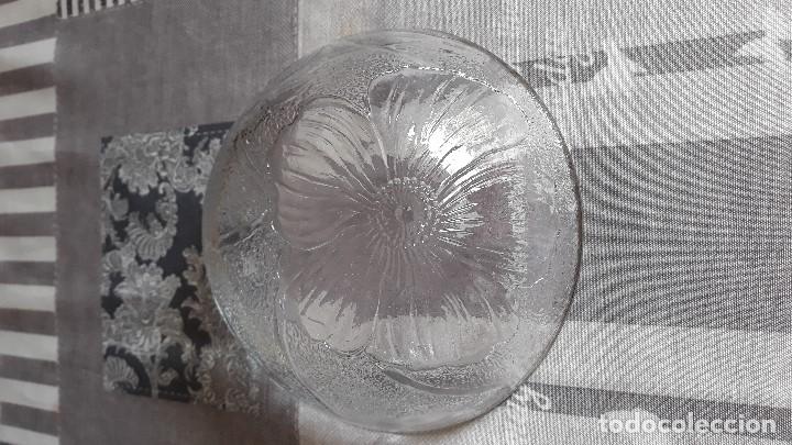 Segunda mano: Cuenco de cristal con grabado de flor - Foto 3