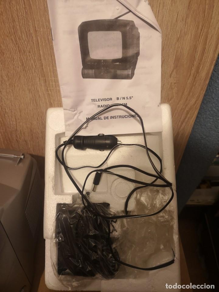 Segunda mano: Televisi&oacute;n y radio portable DHG - Foto 2