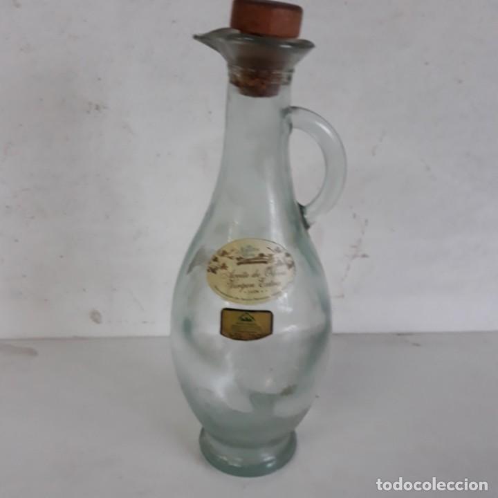 Segunda mano: Aceitera de cristal ,25 cm de altura. - Foto 1