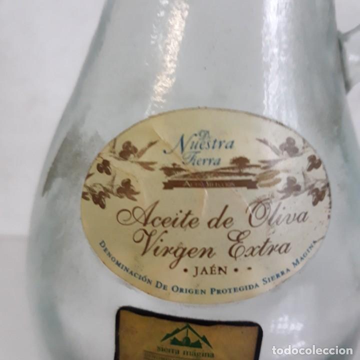Segunda mano: Aceitera de cristal ,25 cm de altura. - Foto 2