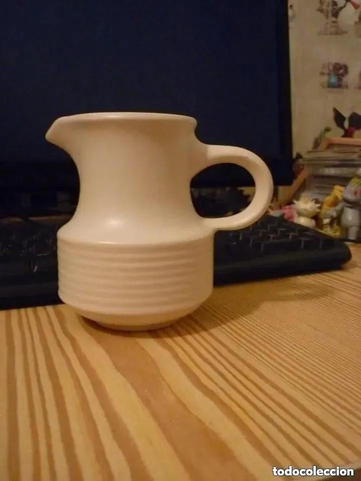Segunda mano: JARRITA DE CER&Aacute;MICA PARA LA LECHE - 12 CM. - Foto 1