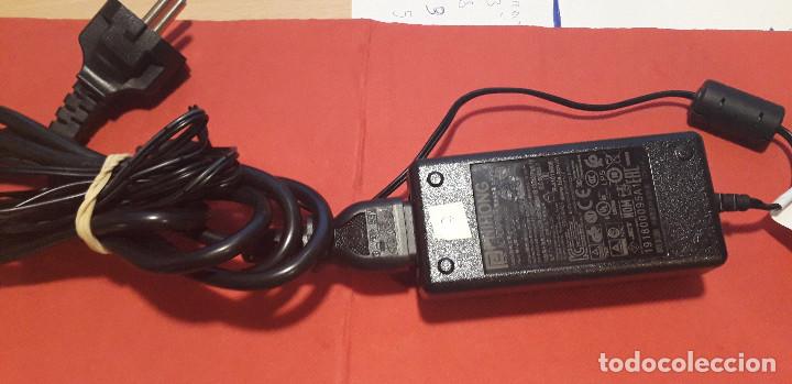 Segunda mano: 03-00158 -transformador PHIHONG-12 volt- 1.5 Amp- - Foto 1