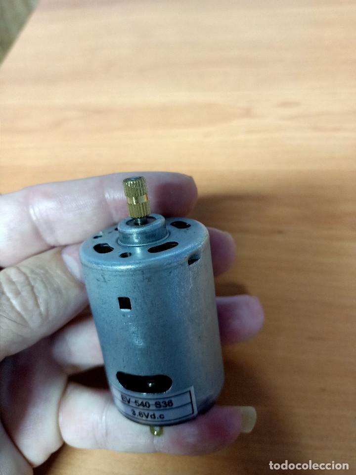 Segunda mano: Peque&ntilde;o motor de 3,6 V - Foto 2