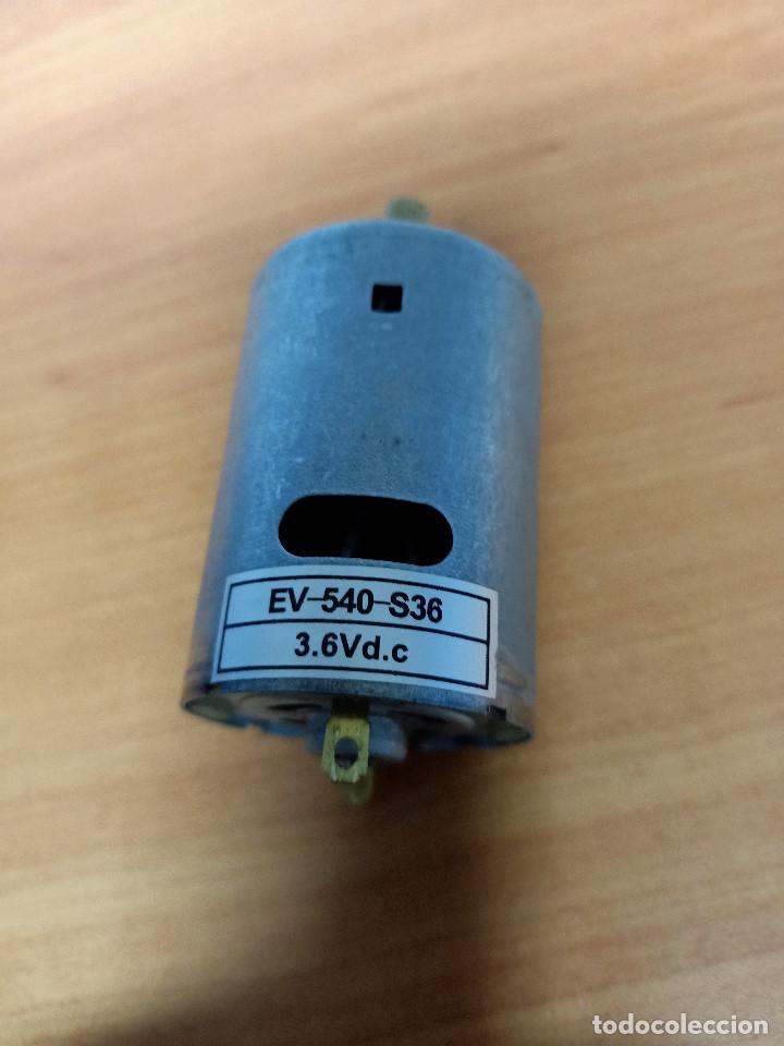 Segunda mano: Peque&ntilde;o motor de 3,6 V - Foto 1