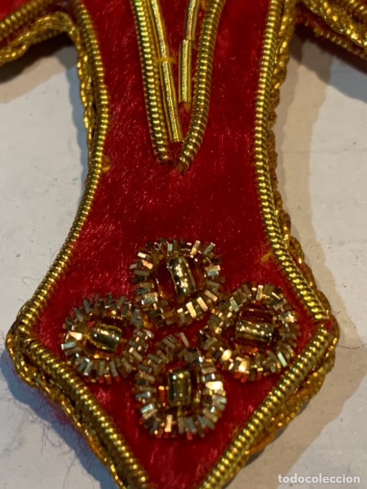 Segunda mano: Cruz bordada con hilo de oro - 8 x 5.5 cm. - Foto 4