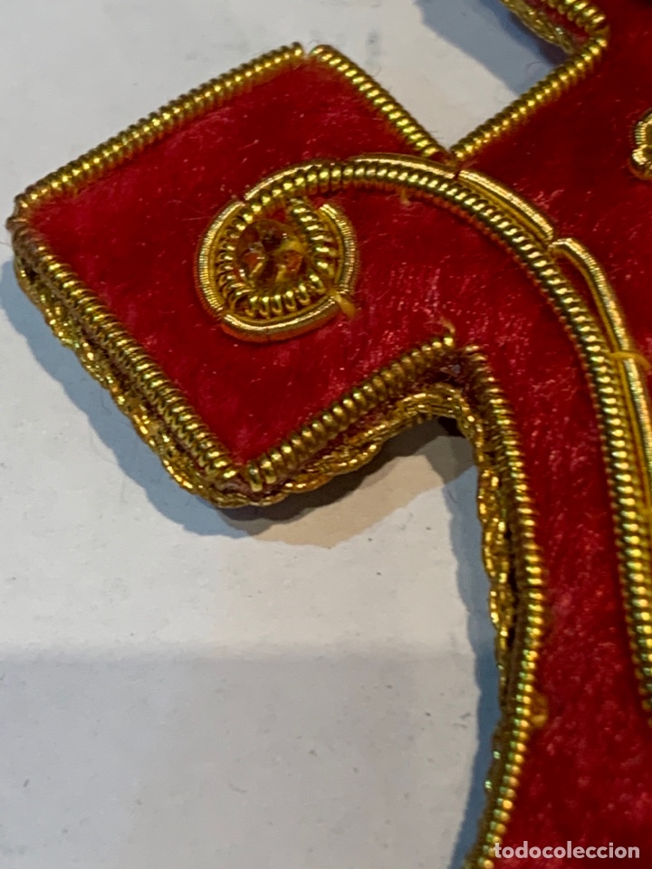 Segunda mano: Cruz bordada con hilo de oro - 8 x 5.5 cm. - Foto 6