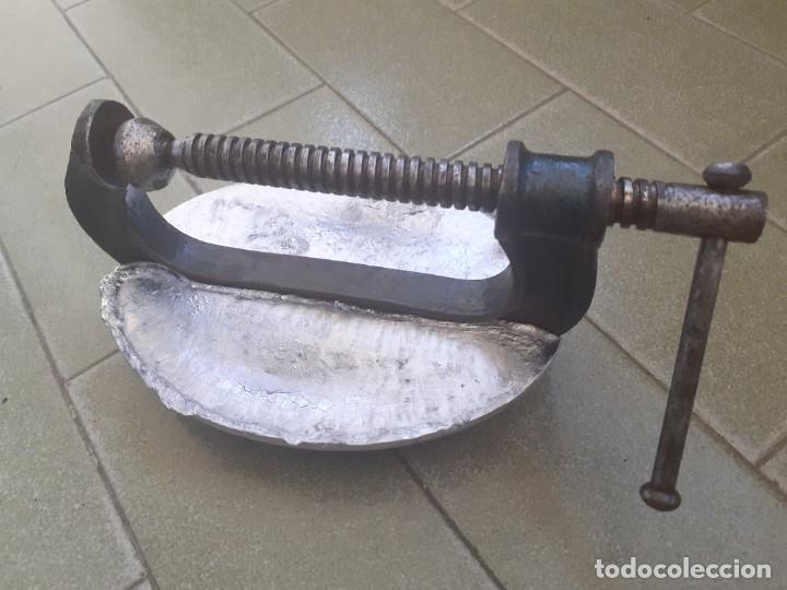 Segunda mano: Tornillo banco base de plomo - Foto 3