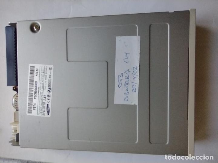 Segunda mano: Disquetera SAMSUNG SFD-321B - HD 3,5&rdquo; -Floppy Disk -Inform&aacute;tica Vintage - Foto 4