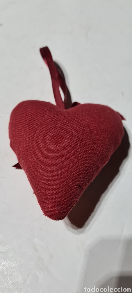 Segunda mano: Coraz&oacute;n de tela bordado con un &aacute;ngel. - Foto 2