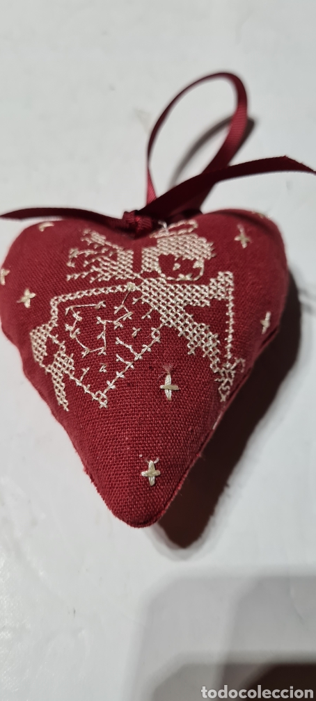 Segunda mano: Coraz&oacute;n de tela bordado con un &aacute;ngel. - Foto 1