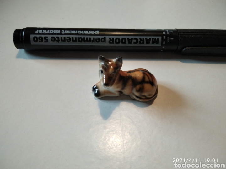 Segunda mano: Peque&ntilde;a figura perro cer&aacute;mica - Foto 1