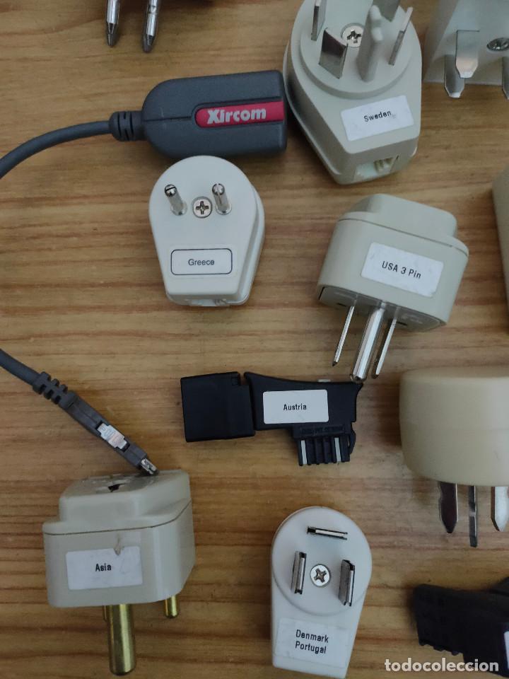 Segunda mano: Lote de enchufes / adaptadores internacionales de l&iacute;nea tel&eacute;fonica - Foto 3