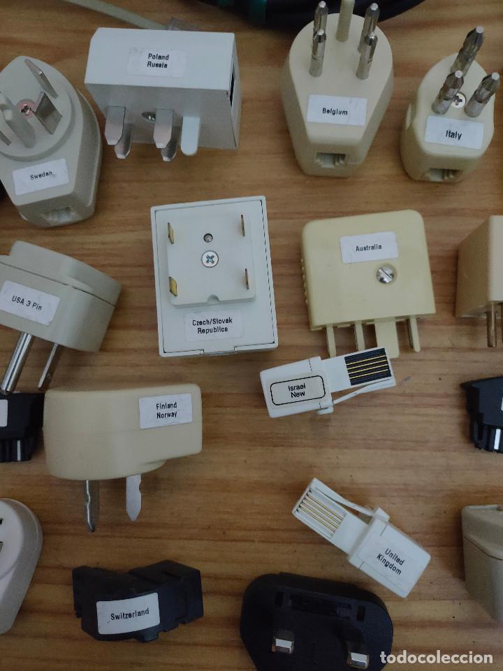 Segunda mano: Lote de enchufes / adaptadores internacionales de l&iacute;nea tel&eacute;fonica - Foto 4