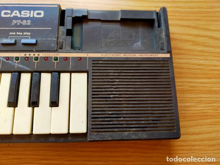 Segunda mano: Antiguo teclado piano electr&oacute;nico CASIO PT82 - Foto 4
