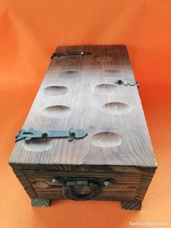 Segunda mano: CAJA DE MADERA REPRODUCCI&Oacute;N COFRE MEDIEVAL - Foto 2