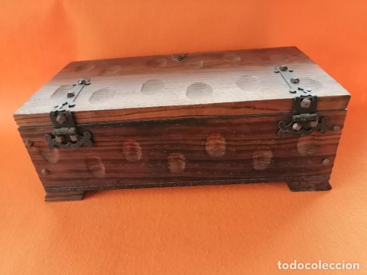 Segunda mano: CAJA DE MADERA REPRODUCCI&Oacute;N COFRE MEDIEVAL - Foto 6