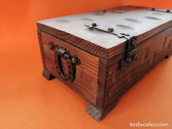 Segunda mano: CAJA DE MADERA REPRODUCCI&Oacute;N COFRE MEDIEVAL - Foto 7
