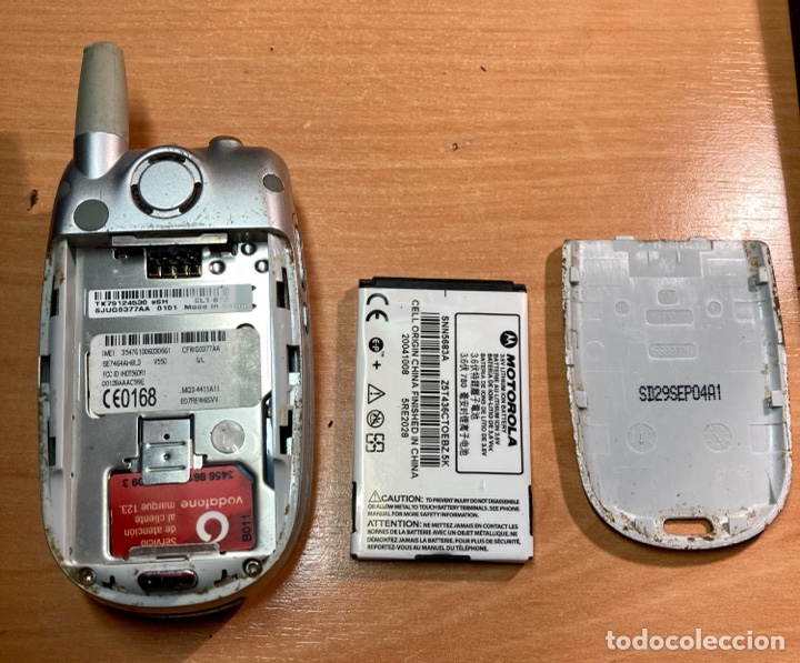 Segunda mano: MOTOROLA V550 , con bater&iacute;a y funcionando . - Foto 3