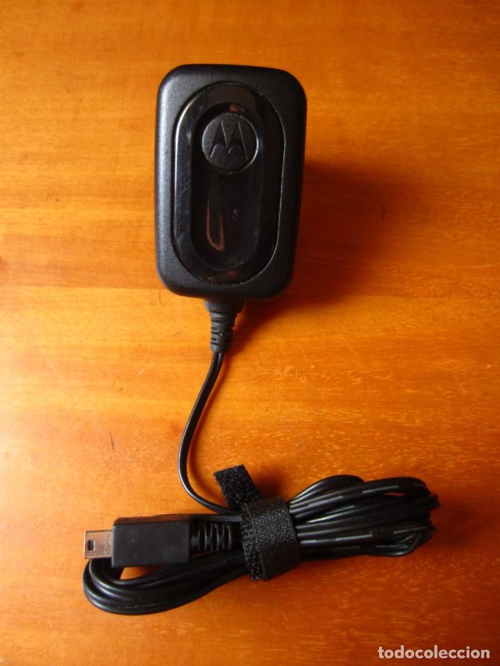 Segunda mano: Cargador Original Motorola SPN5189A - Foto 2