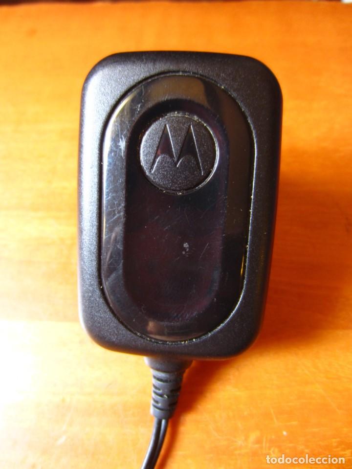 Segunda mano: Cargador Original Motorola SPN5189A - Foto 3