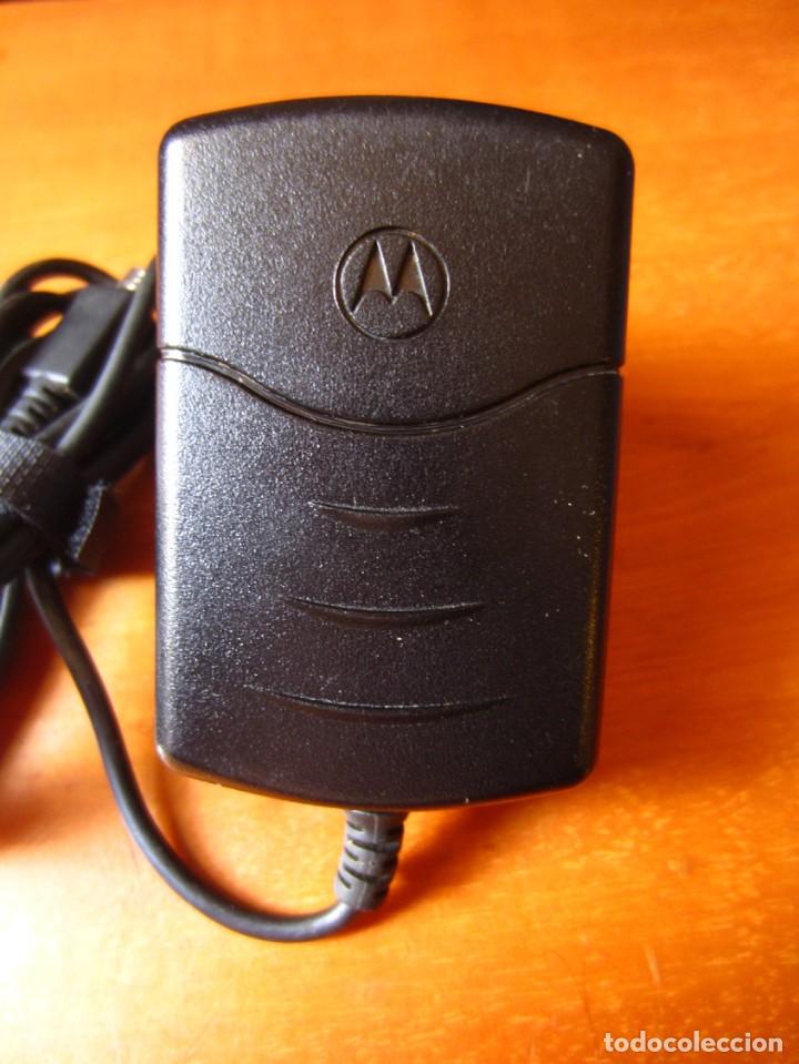 Segunda mano: Cargador Original Motorola SPN5189A - Foto 2