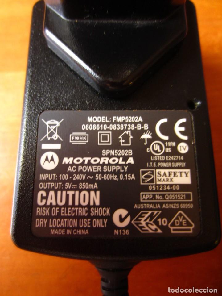 Segunda mano: Cargador Original Motorola SPN5189A - Foto 4