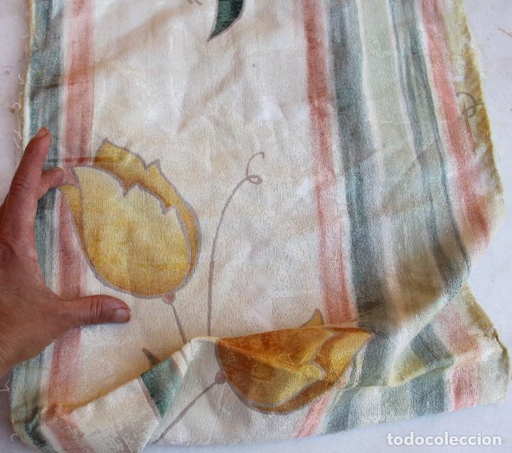 Segunda mano: Retal de tela satinada de tulipanes - Foto 1
