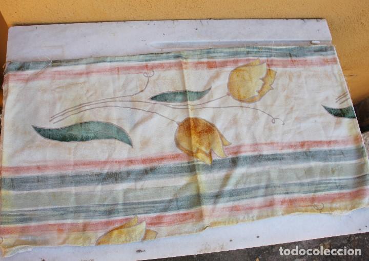 Segunda mano: Retal de tela satinada de tulipanes - Foto 2