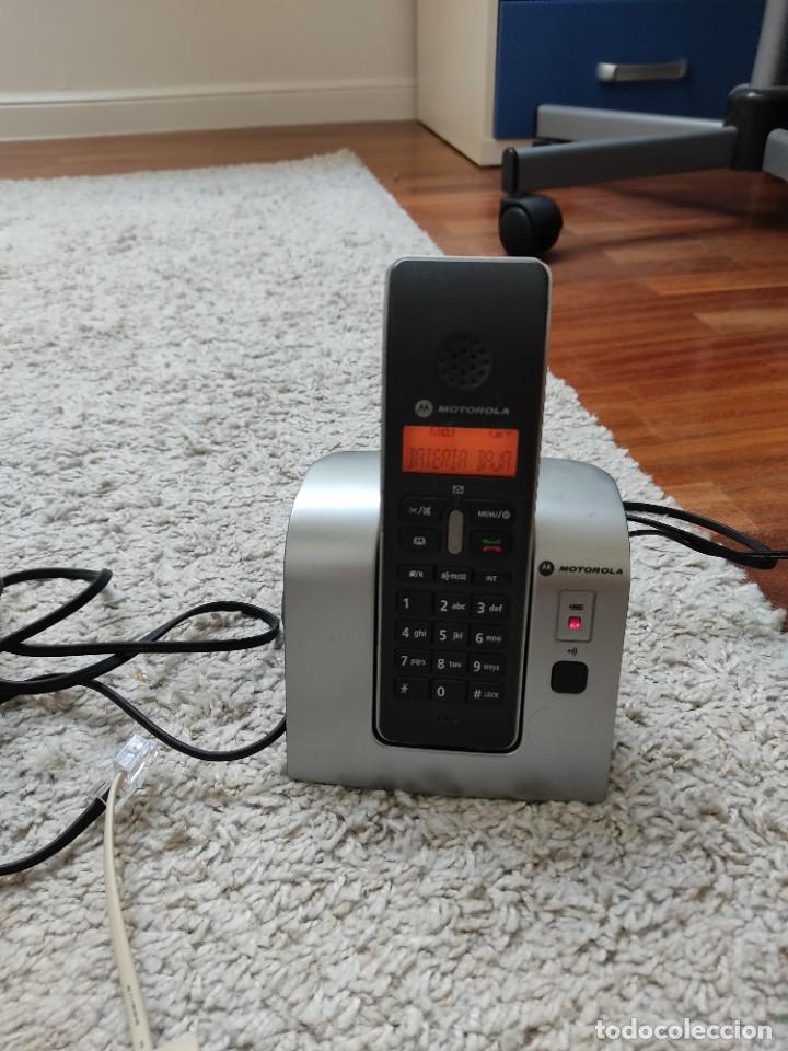 Segunda mano: Tel&eacute;fono inal&aacute;mbrico digital Motorola D2 - Foto 1