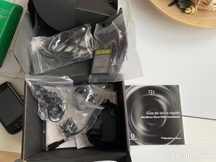 Segunda mano: Tel&eacute;fono Blackberry negra con caja y accesorios - Foto 3
