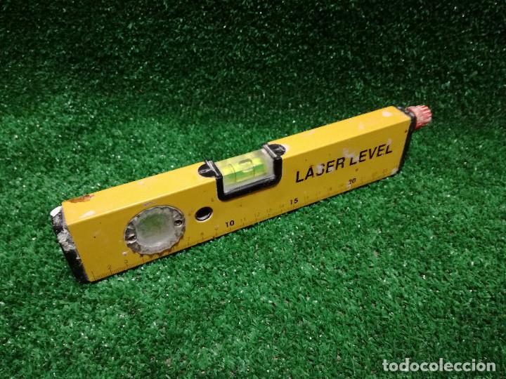 Segunda mano: NIVEL DE ALUMINIO CON LASER PARA NIVELAR 25cm - HERRAMIENTA (FUNCIONA) - Foto 3