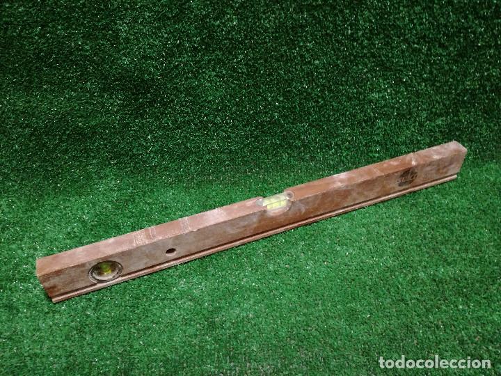 Segunda mano: NIVEL DE MADERA PARA NIVELAR 60cm - MARCA SUKI - HERRAMIENTA - Foto 2