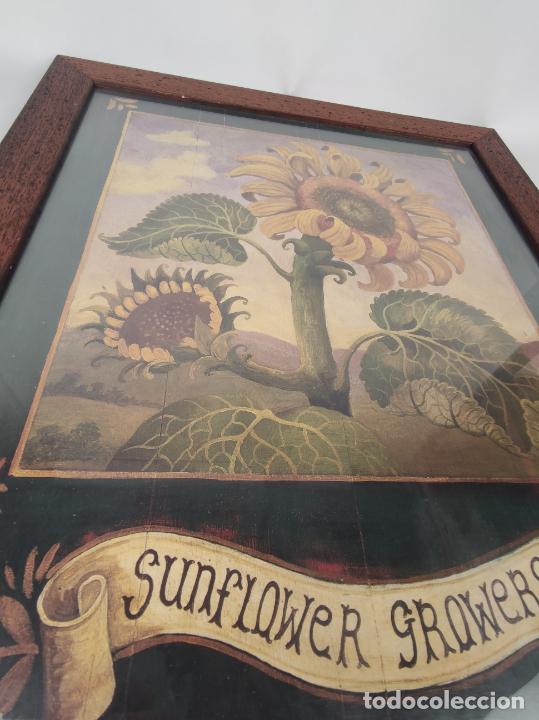 Segunda Mano: Lámina enmarcada. Girasoles. Sunflower Growers. Marco de madera envejecido. 57 x 47 cm. - Foto 2 - 301033943