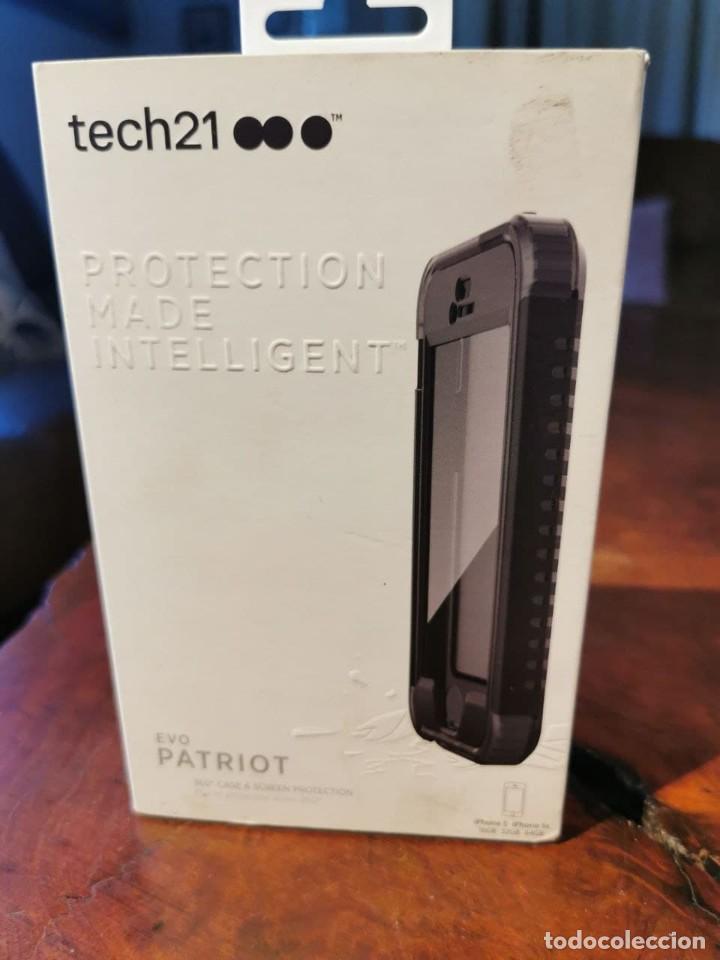 Segunda mano: FUNDA Y SOPORTE AUTO DEL PHONE 5 Y 5S TECH21 - Foto 1