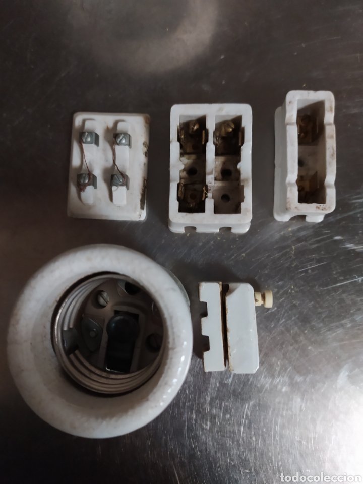 Segunda mano: Lote elementos el&eacute;ctricos vintage de cer&aacute;mica - Foto 2