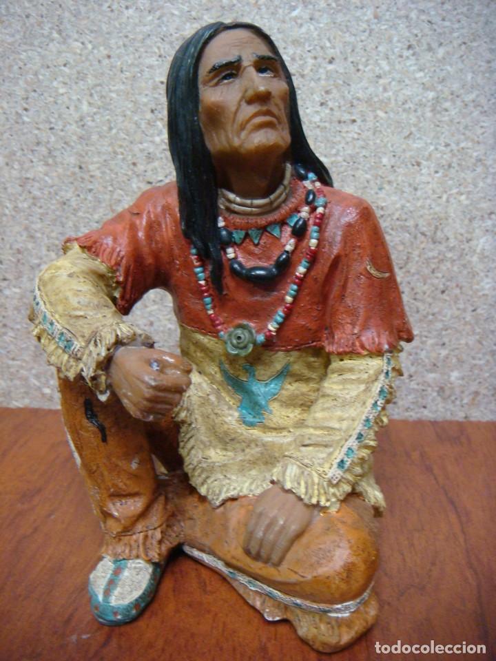 Segunda mano: FIGURA DE UN INDIO SENTADO-(&) - Foto 1
