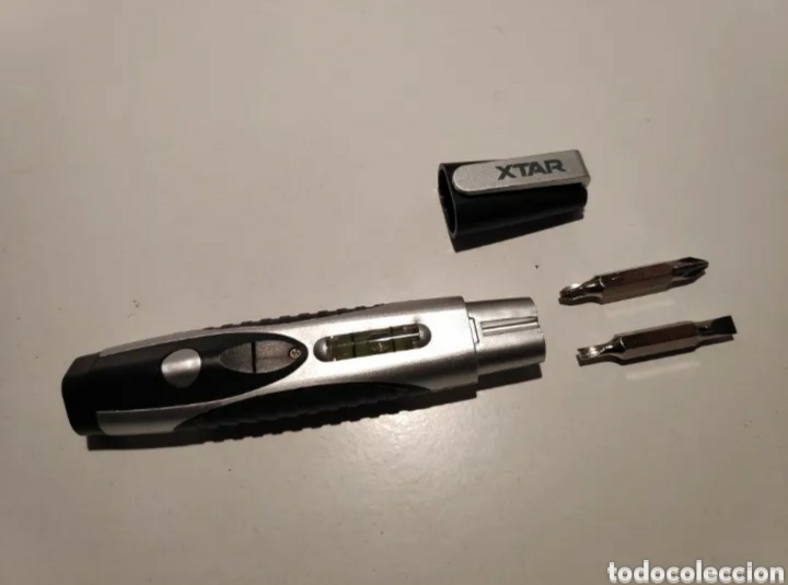 Segunda mano: Herramienta multiusos. Destornillador con linterna y nivel - Foto 2