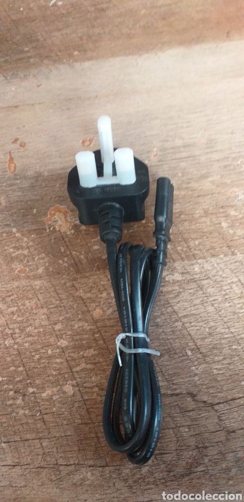 Segunda mano: Cable de alimentaci&oacute;n toma UK - Foto 1