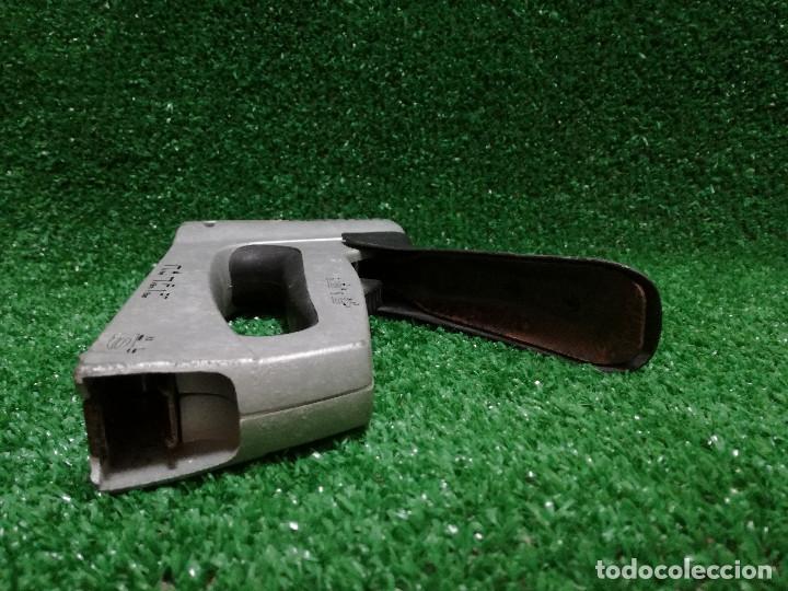 Segunda mano: GRAPADORA PISTOLA DE MANO - MARCA DEXTER (FUNCIONA) - HERRAMIENTA - Foto 6