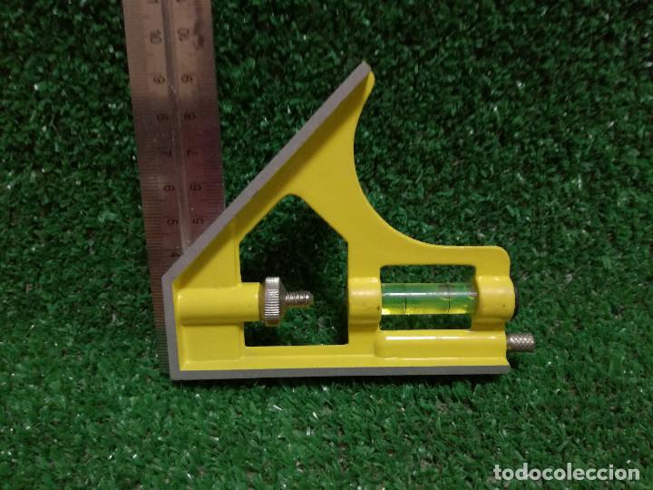 Segunda mano: ESCUADRA AJUSTABLE DE HIERRO Y ALUMINIO CON NIVEL - HERRAMIENTA - Foto 2
