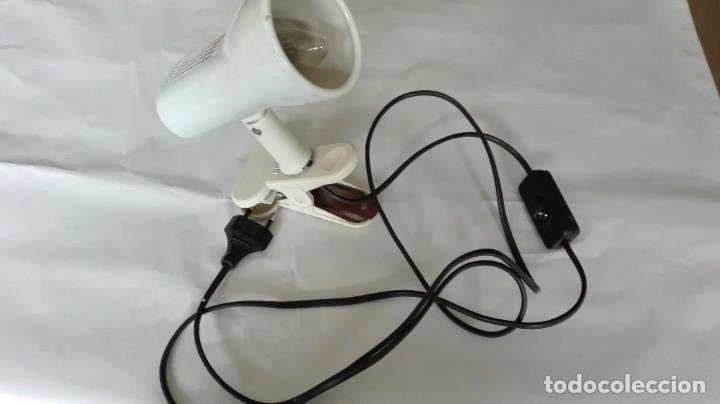 Segunda mano: LAMPARA BLANCA CON CLIK PARA AGARRAR - Foto 2