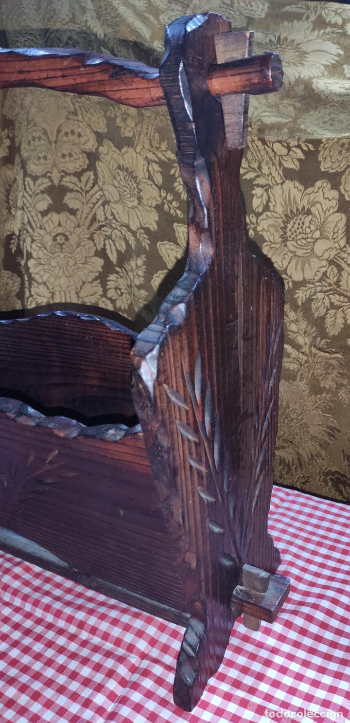 Segunda mano: Antiguo Revistero Tallado - Foto 6