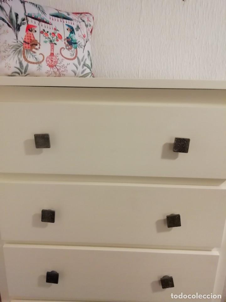 Segunda mano: C&oacute;moda mueble blanco roto - Foto 1
