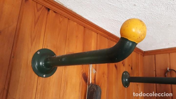 Segunda mano: Pareja de soportes para colgar de 33 cm largo. - Foto 1