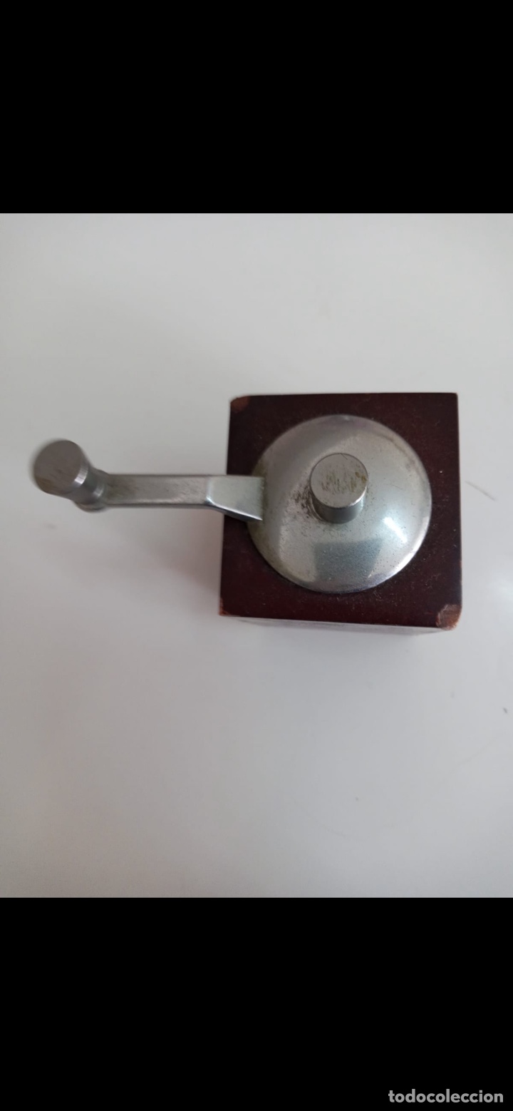 Segunda mano: Salero y molinillo en madera, de adorno - Foto 4