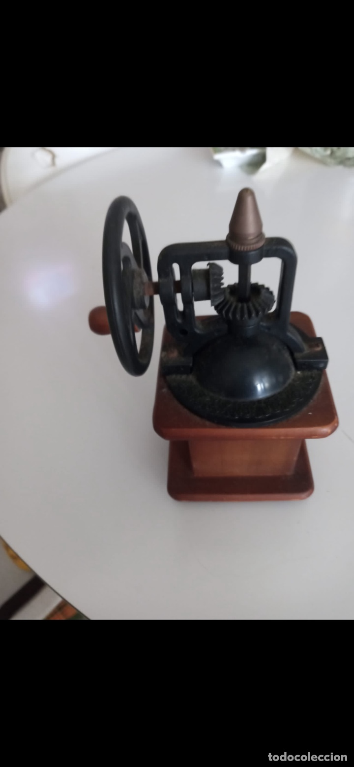 Segunda mano: 2 molinillos de caf&eacute; decorativos, en madera - Foto 6