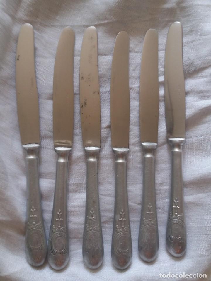 Segunda mano: Antiguos 6 cuchillos inoxidables con mango de aluminio - Foto 1