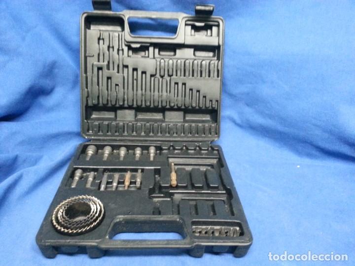 Segunda mano: ESTUCHE CON PUNTAS DE TALADRO Y CORONAS DE CORTE - Foto 1